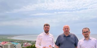 “Программа Победы” звучит в Томари: руководство Сахалинского обкома КПРФ встретилось с коммунистами района