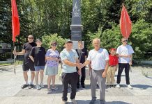 За мужество и верность долгу: КПРФ Смирныховского района вручила награду герою