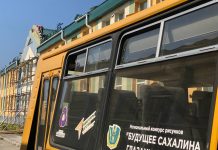 652 миллиона по нацпроекту и двое рабочих на крыше